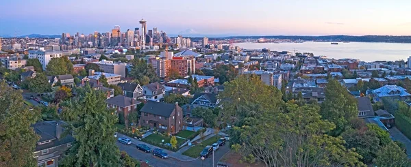 Seattle Washington USA centrum města Skyline MT Rainier Panorama — Stock fotografie