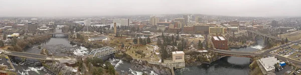 Spokane Washington panoramatický vzdušný výhled město centrum oblačno Wi — Stock fotografie