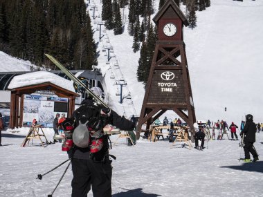 Schweitzer Mountain Ski Resort 'ta kayakçılar