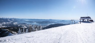 Schweitzer Ski Resort Kayak Kış günü panoramik manzaralı dağ