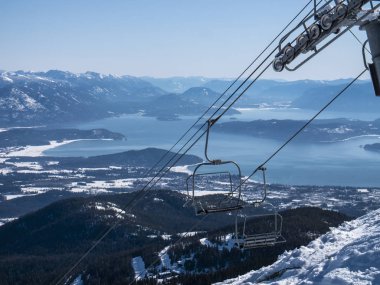 Schweitzer Ski Resort telesiyej dağ gölü pend Orielle görünümü