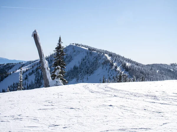 Slopeside dağ sahnesi Schweitzer Idaho Selkirk aralığı — Stok fotoğraf