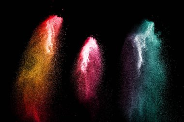 Harika renkler ve formlar kapalı vermek için siyah arka plan önünde tuhaf formlar kombine un ve toz boyalı patlayabilir.