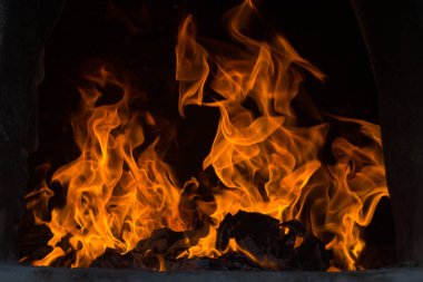 Alevler fırınında yanıyor. Alev alev yanan alevler fırına flare.