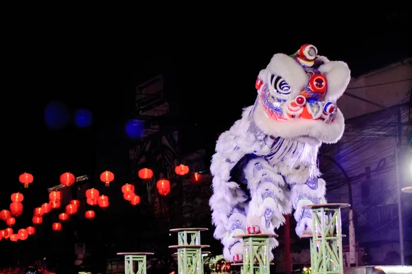 Çin Aslanı Çin Yeni Yılı Kutlamaları Sırasında Dans Kostüm — Stok fotoğraf