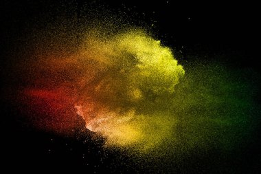 Koyu arka plan üzerinde renkli toz sıçrama bulut. Arka plan üzerinde renkli parçacıklar başlattı.