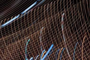 Soyut ışık satır arkaplanı. Koyu arka plan üzerinde ışık yollar.