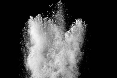 Beyaz toz patlaması bulutları. Siyah zemin üzerinde beyaz toz parçacıklarının hareketsiz durması..
