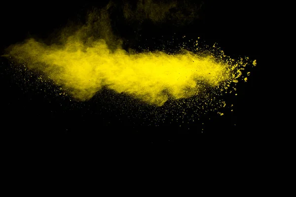 黄色粉末在黑色的背景上爆炸 黄色粉末飞溅 — 图库照片