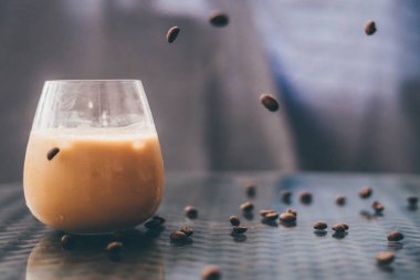 Buz latte kahve fasulye ile