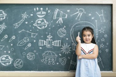 Eğitim öğrenme ömür boyu çalışma için çok önemlidir, bir gizem evrenin en hikaye, ilerleme, elinde tutan tebeşir uzay istasyonu önünde kız cevaba ihtiyacım var.