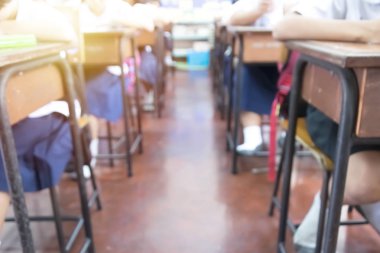 Sınıf, Test sınavları alarak öğrenciler potansiyelini bulanıklık, çocukları çok niyet üzerinde sınavları tablo, kalem kolları ile yerleştirilen siyah silgi blok yerleştirilir.