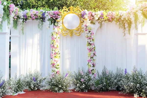 Красиві Квіти Фон Весільної Сцени Щасливий Відкритому Повітрі Весільна Церемонія — стокове фото