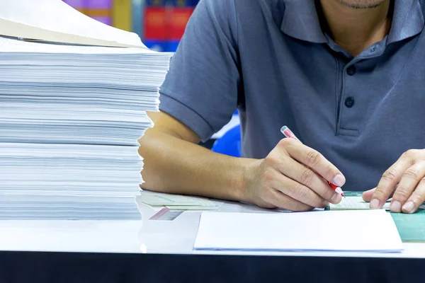 Employees who work hard with large documents, salary man stressful with a lot of work, The table is full of accessories disorganized, Is using ideas