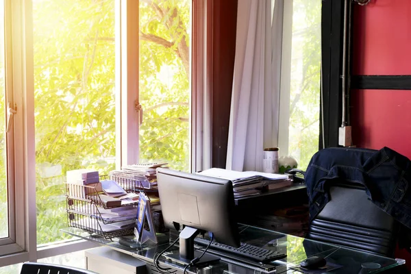 Werkplek Met Computer Comfortabel Werken Glazen Tafel Office Windows Natuurlijke — Stockfoto