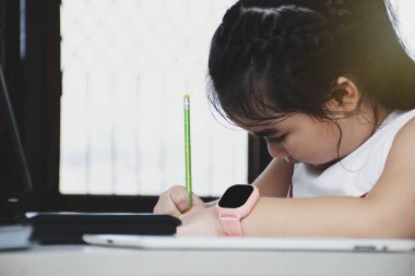 Öğrenme insanlar için çok önemlidir, her birimiz kendimizi geliştirmek gerekir. Sadece her zaman daha fazla okul okumak gerekir, öğrenciler hesaplıyorlar.