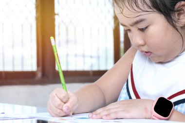 Öğrenme insanlar için çok önemlidir, her birimiz kendimizi geliştirmek gerekir. Sadece her zaman daha fazla okul okumak gerekir, öğrenciler çalışıyor.