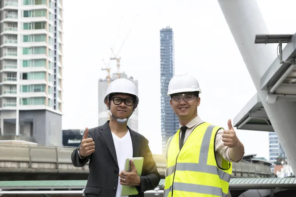 Företag Och Investeringar Venture Både Ekonomi Och Teknik Affärsmän Överens — Stockfoto