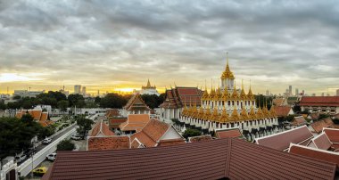 Wat Ratchanadda panorama görünüm. Tayland, popüler turistik yabancıların Budizm için önemli bir yerdir. Bangkok seyahat eğer. Panorama görünüm.