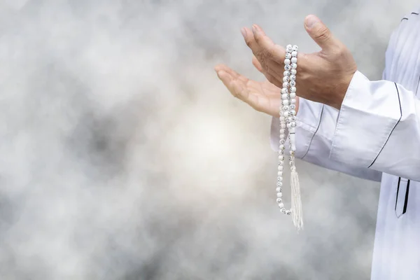 Religijne Muzułmanów Człowiek Modlitwy Wewnątrz Meczetu Mężczyźni Modląc Się Ich — Zdjęcie stockowe