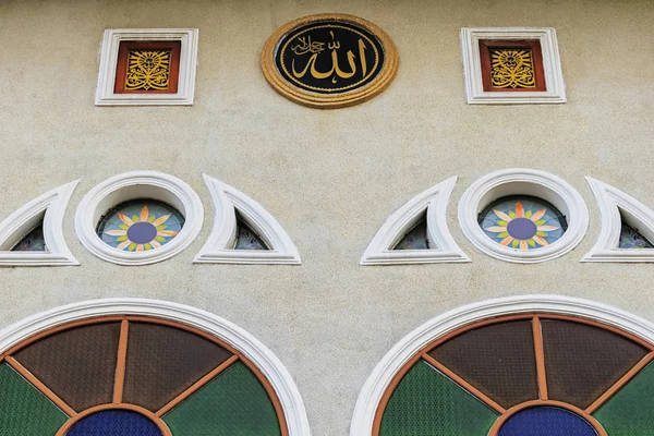 Islamic Calligraphy Symbols Adorns Walls Mosque Important Islamic Place Windows — Stock Photo, Image