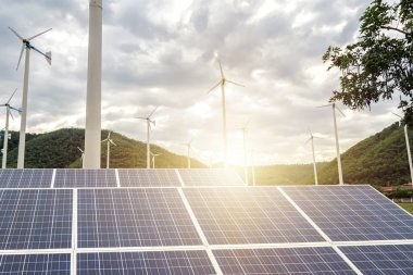 Elektrik yaşam için bir zorunluluktur. Büyük bir güneş paneli cephesidir. Zemin rüzgar türbinleri olduğunu. Eve güç dağıtımı. Güneş enerjisi üretimi.