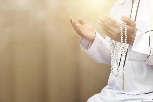 Θρησκευτικό Μουσουλμανικό Άνθρωπος Προσεύχεται Μέσα Στο Τζαμί Άνδρες Προσεύχονται Τους — Φωτογραφία Αρχείου