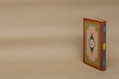 Müslüman, Kuran, İslam kutsal kitap sahne kahverengi zemin üzerine yerleştirilir, 