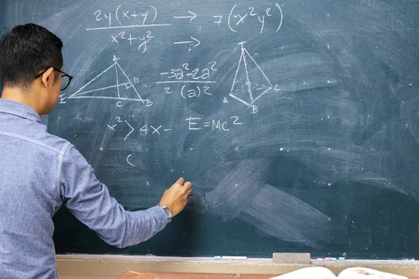 Profesor Está Enseñando Matemáticas Tema Importante Fundamental Concepto Éxito Educación — Foto de Stock