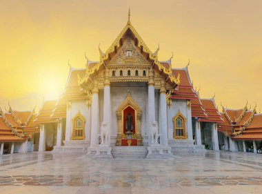 Ünlü mermer tapınak Benchamabophit. Popüler bir turist de mi