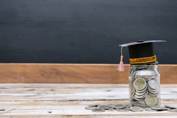 Conceito de sucesso educacional. Investimento rentável com bom — Fotografia de Stock