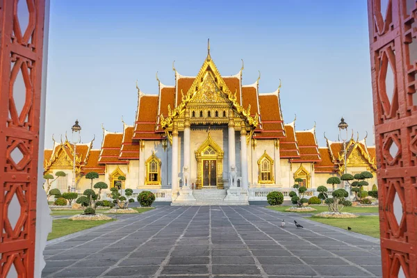 Der berühmte Marmortempel benchamabophit. — Stockfoto