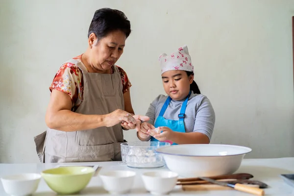 Asian Girl Her Grandmother Helping Each Other Make Sweets She — Stock Photo, Image