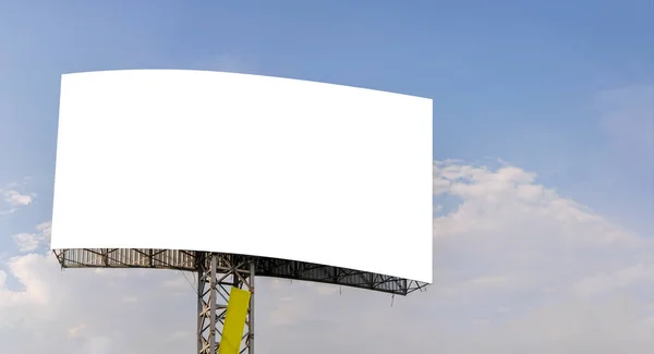 大广告牌是向企业部门传递信息的空间 结构坚固 背景是天空 空白处填入文字 — 图库照片