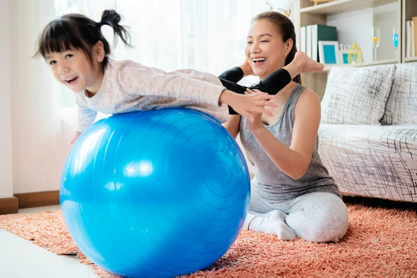 Asian Mother Daughter Learning Practice Yoga Leisure Activities Family Living — Stock Photo, Image