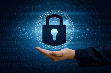 bir işadamı siber korumak için kalkan kalkan elinde kilitleyin. Alan giriş verileri veri güvenlik iş Internet kavramı. Bilgileri güvenlik altına almak