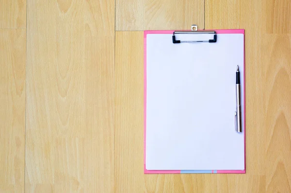 笔记纸咖啡杯笔顶部木地板上的文字构思书 工作空间 — 图库照片