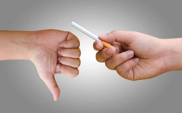 World No Tobacco Day Men\'s cigarette break And send a cigarette