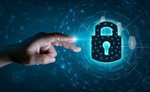 Dünya çokgen kafes gezegen dünya işadamları siber bilgileri korumak için el salla. İşadamı holding kalkan koruma simgesi koruma ağ güvenlik bilgisayar ve güvenli veri kavramı