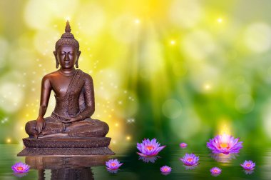 Buda heykeli su lotusu Buda nilüfer çiçeğinin üzerinde duruyor turuncu arka planda