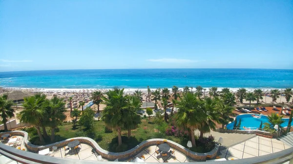 Arnavutluk 'un Dhermi kentindeki sahil beldesi