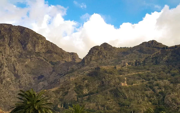 Karadağ 'ın Kotor kentindeki dağlık bölgede antik kalıntılar var