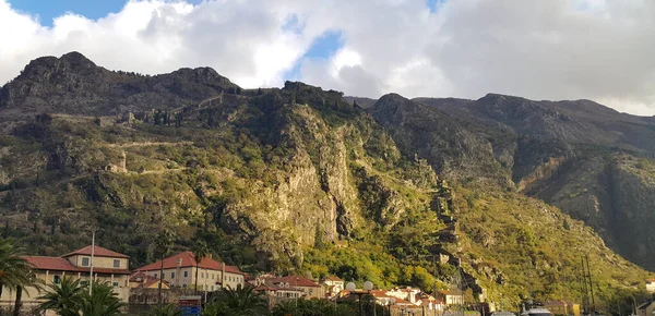 Karadağ 'ın Kotor kentindeki dağlık bölgede antik kalıntılar var