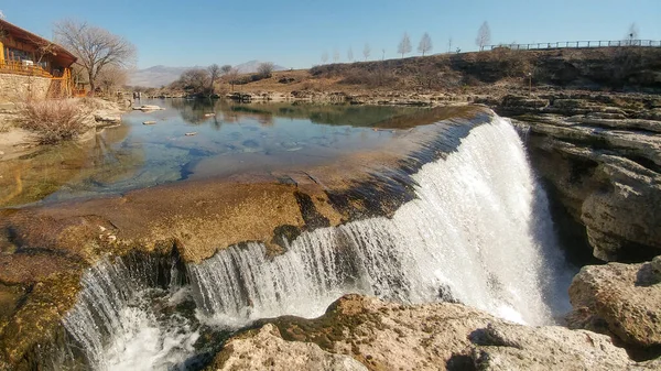 Cascada Del Río Final Del Invierno —  Fotos de Stock