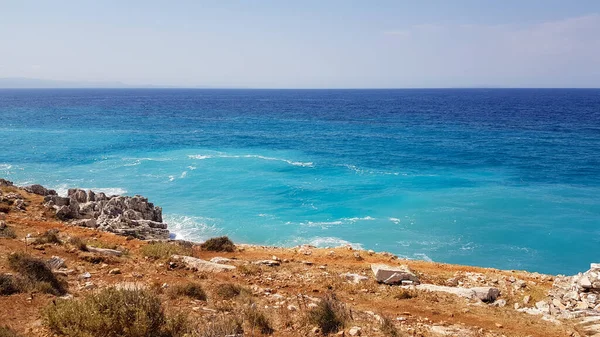 Arnavutluk 'un Lukove kentinde deniz manzarası