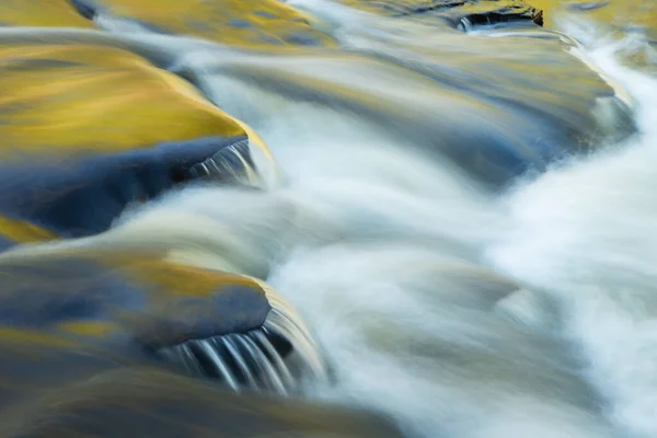 Paisagem Das Corredeiras Presque Isle River Capturadas Com Borrão Movimento Fotos De Bancos De Imagens