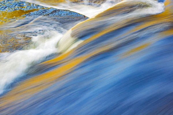 美国密歇根州上半岛豪猪山脉荒原州立公园 普雷斯克岛急流带运动模糊捕捉的抽象景观 — 图库照片