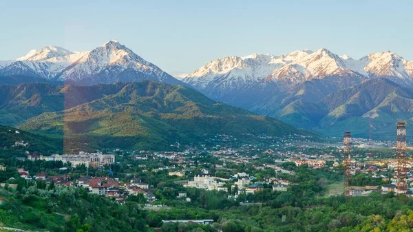 Almaty şehir manzarası, Kazakistan, Orta Asya 