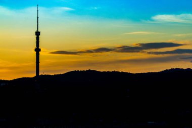Kazakistan, Almaty şehrindeki Kok Tobe TV kulesi. 