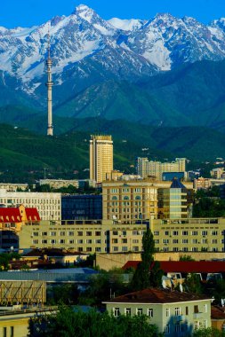 Kazakistan, Almaty şehrindeki Kok Tobe TV kulesi. 